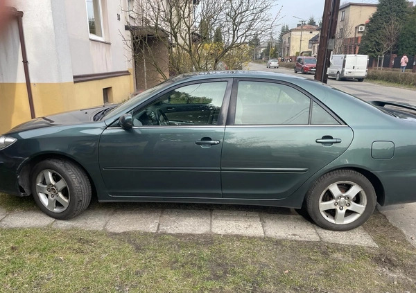 Toyota Camry cena 17500 przebieg: 154500, rok produkcji 2005 z Opole małe 67